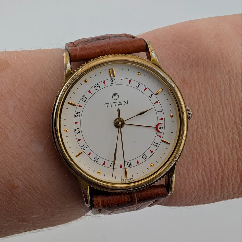 Titan 366YAA 4 Hand Pointer Date Gold Tone Quartz Watch Brown Leather 32mm